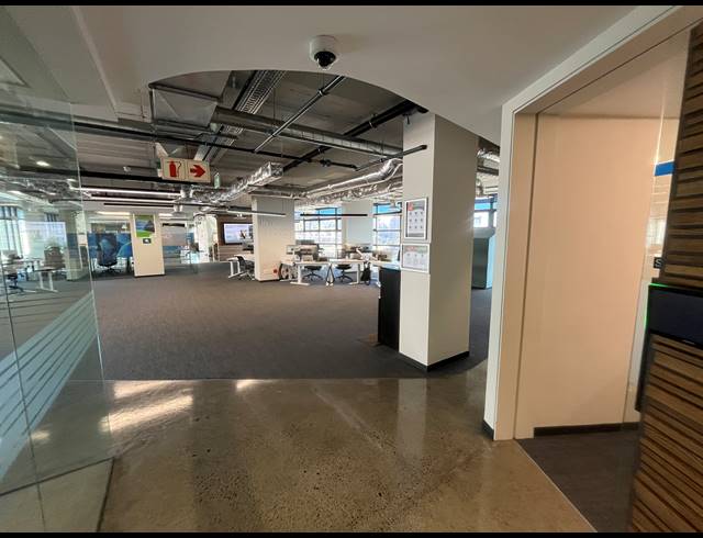 703M² OFFICE TO LET IN WOODSTOCK